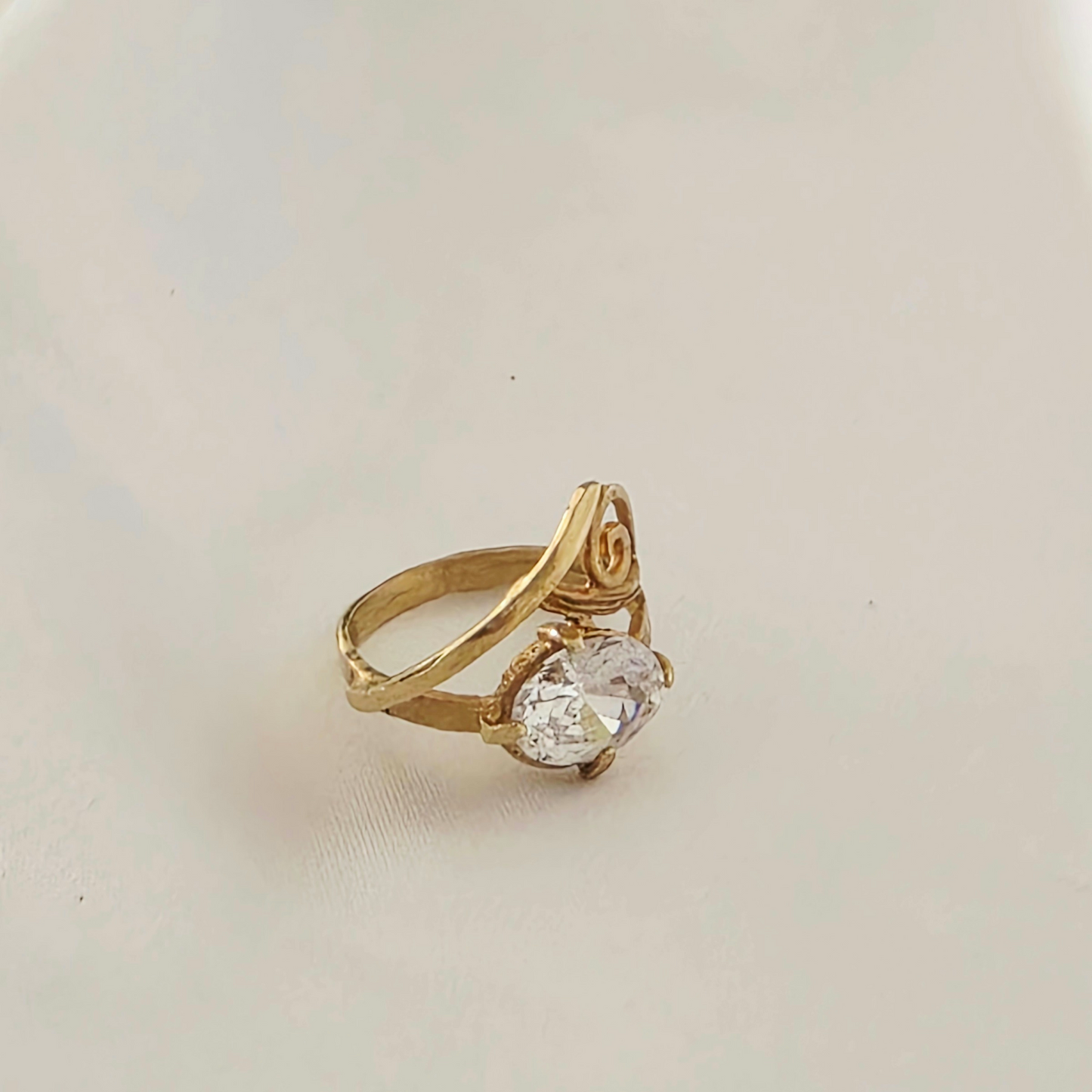 טבעת זהב עם זרקון