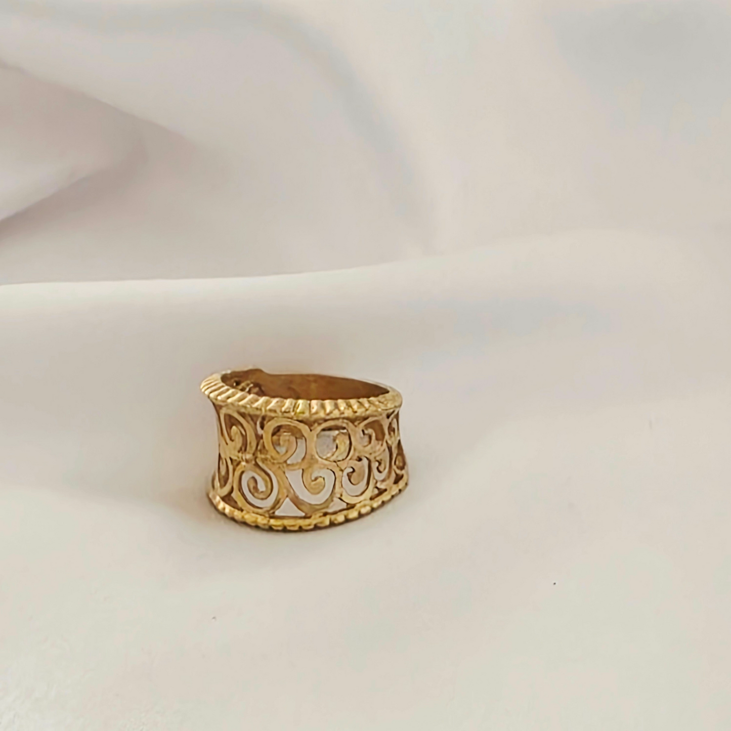 טבעת זהב גדולה , תחרה