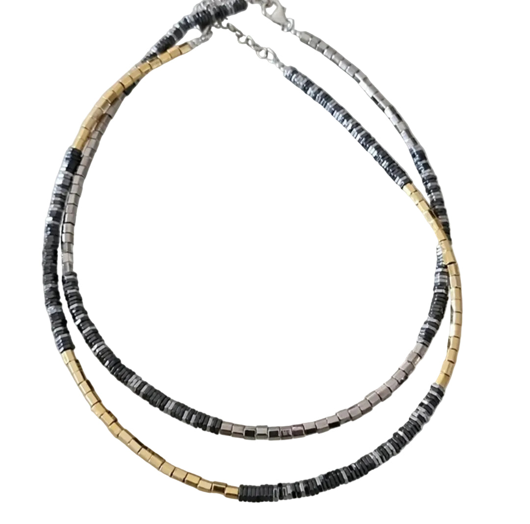 זוג שרשראות זהב וכסף