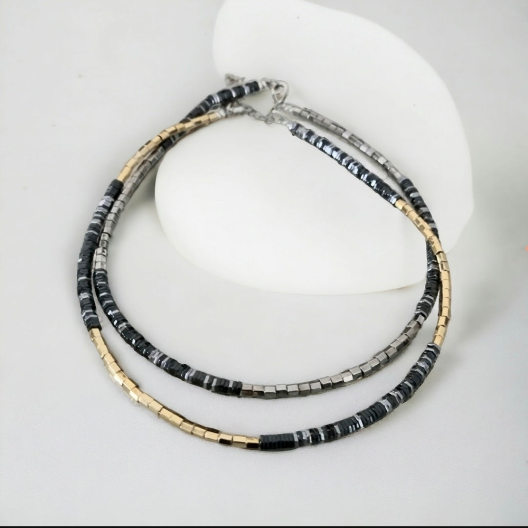 זוג שרשראות זהב וכסף