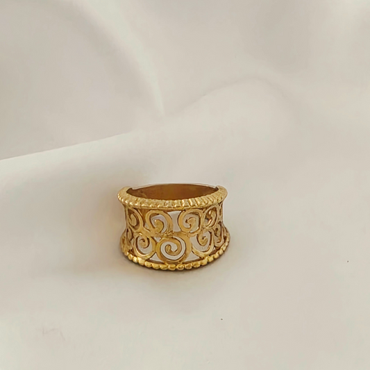 טבעת זהב גדולה , תחרה