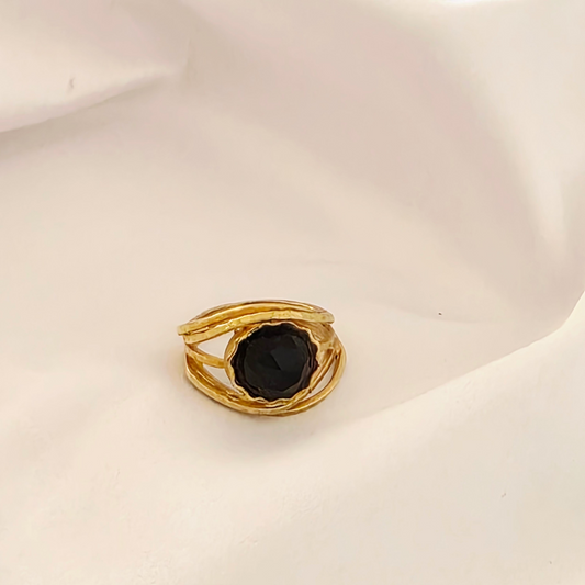 טבעת זהב עם אבן שחורה